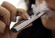 Αυστηρά πρόστιμα για όσους καπνίζουν σε ΙΧ με μικρά παιδιά