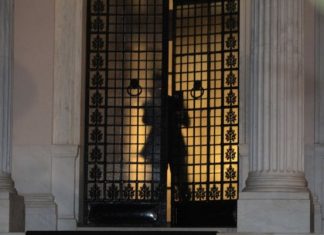 Μαξίμου για Novartis: ΝΔ και ΚΙΝΑΛ έχουν τους λόγους να είναι πανικόβλητοι