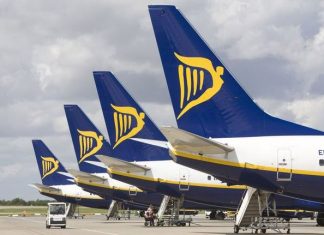 Σύλληψη 7 αλλοδαπών στο αεροδρόμιο Σαντορίνης με πλαστά διαβατήρια