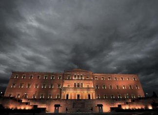 Για κίνδυνο νέας ύφεσης, προειδοποιεί το Γραφείο Προϋπολογισμού της Βουλής