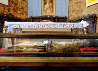 Στην Ελλάδα μεταφέρονται τα λείψανα της Αγίας Ελένης