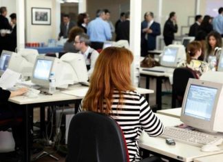 Αυξήσεις στο δημόσιο – «Ξεπαγώνει» η μισθολογική εξέλιξη των υπαλλήλων