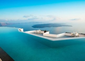 Reuters: Η Ελλάδα επανεκκινεί τον θερινό τουρισμό