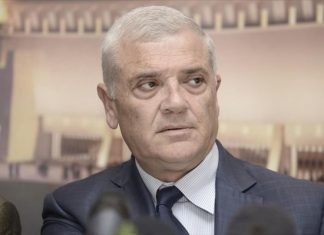 Μελισσανίδης: «Παίξτε για τη φανέλα. 20 χρόνια σας κλέβουν τον ιδρώτα»