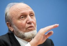 Χ.Β. Ζιν: «Προπαγάνδα» η δήθεν πρόοδος στην Ελλάδα