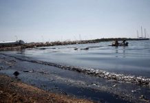 Ποινική δίωξη για τη ρύπανση στον Σαρωνικό – Πού απαγορεύεται η κολύμβηση