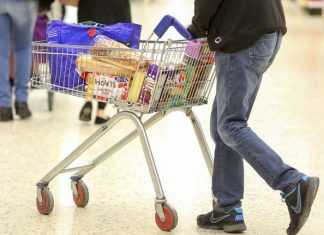 Σημαντική μείωση τιμών στα τρόφιμα από την εφαρμογή του ΦΠΑ 13%