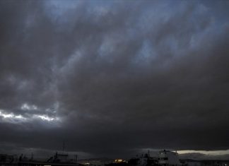 Ισχυρή καταιγίδα στην Αττική – Μεγάλα προβλήματα στη Λακωνία – Πού χτυπά η κακοκαιρία Byron
