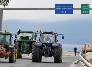 Συνάντηση με κυβέρνηση ζητούν οι αγρότες που κλιμακώνουν τις κινητοποιήσεις τους