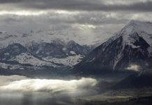 Έως και 20 νεκροί από πτώση αεροσκάφους στις Ελβετικές Άλπεις