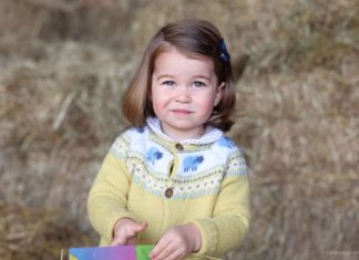 Είναι μόλις 2,5 ετών αλλά ήδη μιλάει Ισπανικά η πριγκίπισσα Σάρλοτ!