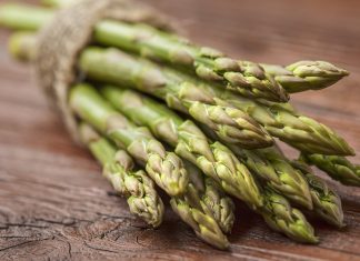 Τροφές πλούσιες σε ασπαραγίνη ευνοούν την εξάπλωση του καρκίνου του μαστού