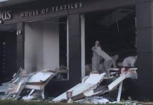 Ισχυρή έκρηξη στο κατάστημα Togas House of Textiles στη Λεωφόρο Βουλιαγμένης