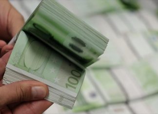 Συνεχίζεται η επιστροφή καταθέσεων στις ελληνικές τράπεζες