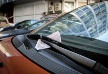 «Αδιόρθωτοι» οι Αθηναίοι παρκάρουν σε πεζόδρομους και ράμπες ΑΜΕΑ παρά τις κλήσεις