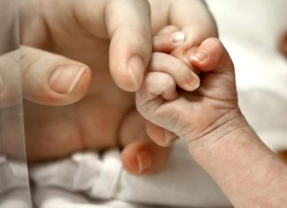 Τέλη Φεβρουαρίου η 1η δόση του επιδόματος γέννησης