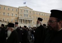 Συγκέντρωση διαμαρτυρίας στα Προπύλαια για τα «Νέα Θρησκευτικά»