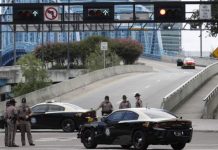 ΗΠΑ: 3 νεκροί από πυροβολισμούς ενόπλου σε σχολή γιόγκα στη Φλόριντα