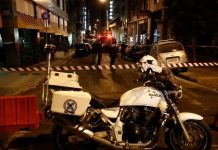 Μεγάλη αστυνομική επιχείρηση στην οδό Μενάνδρου στην Ομόνοια