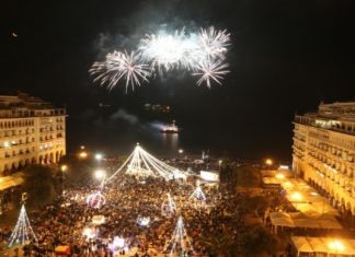 Φωταγωγήθηκε το Χριστουγεννιάτικο Δέντρο Θεσσαλονίκης