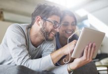 ΕΕ: Δασμός 3 ευρώ σε μικρά δέματα ηλεκτρονικού εμπορίου αξίας κάτω των 150 ευρώ από 1-7-2026