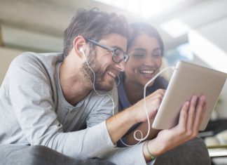 ΕΕ: Δασμός 3 ευρώ σε μικρά δέματα ηλεκτρονικού εμπορίου αξίας κάτω των 150 ευρώ από 1-7-2026