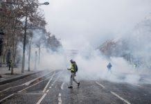 Γαλλία: Αναστολή της αύξησης φόρων στα καύσιμα (upd)