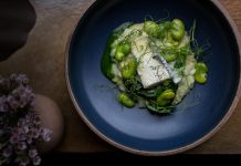 Σε μπλε πιάτο, τρως λιγότερο