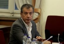 Τελεσίγραφο Θεοδωράκη σε Δανέλλη για την ψήφο εμπιστοσύνης