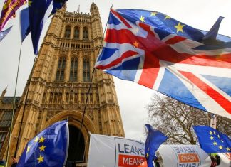 Βρετανία: Νόμος η παράταση της διαδικασίας του Brexit