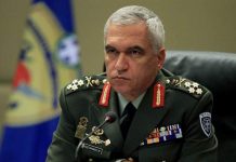 Κωσταράκος κατά Τσίπρα, Αποστολάκη για κατάργηση διακριτικών στις στολές Ενόπλων Δυνάμεων