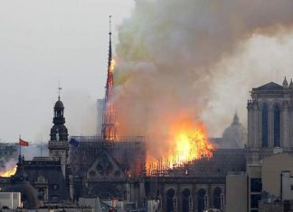 Θλίψη σε όλο τον κόσμο για την Παναγία των Παρισίων