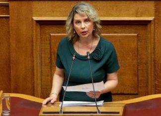 Αγωγή κατά της υφυπουργού Κ. Παπακώστα από τον Αλ. Λυκουρέζο