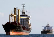 Ακυβέρνητο φορτηγό πλοίο ανατολικά της Αίγινας