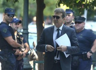 Χρυσοχοΐδης σε αντιπολίτευση: Η Αστυνομία δεν διαθέτει πλαστικές σφαίρες-Τι ψέμματα είναι αυτά που λέτε εδώ μέσα;