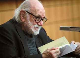 Πέθανε ο Νάνος Βαλαωρίτης