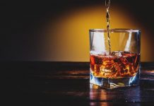 ΗΠΑ: Το lockdown αυξάνει την υπερβολική κατανάλωση αλκοόλ