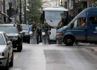 Χειροβομβίδα βρέθηκε σε σπίτι στα Εξάρχεια