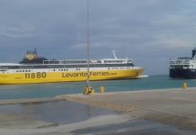 Κυλλήνη: Στην θάλασσα έπεσε αυτοκίνητο από το πλοίο «Fior Di Levante».