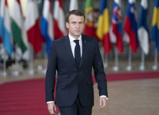 Μακρόν: «Να σταματήσει» η αποστολή φιλοτούρκων σύρων μαχητών στη Λιβύη