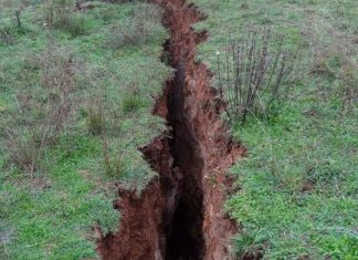 Ρήγματα βάθους 2 μέτρων στην Ελασσόνα (video)