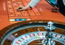 Συνελήφθησαν 67 άτομα σε μίνι-καζίνο στην Αθήνα