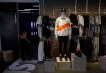 Η Nike κλείνει τα καταστήματά της σε πολλές χώρες