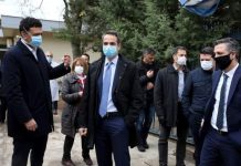 Έκκληση Μητσοτάκη στους υγειονομικούς να εμβολιαστούν