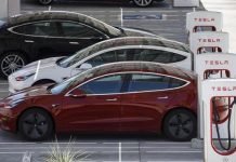 Yπ. Εμπορίου ΗΠΑ: Ο Τραμπ θα μειώσει τον αντίκτυπο από τους δασμούς στα αυτοκίνητα