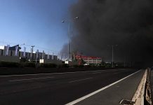 Καλύτερη η εικόνα της φωτιάς στο εργοστάσιο στη Μεταμόρφωση –