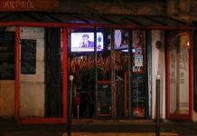 Η Γαλλία αναστέλλει τα σχέδιά της για χαλάρωση του lockdown