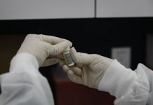 Deltacron: Η ιστορία της ανύπαρκτης “σούπερ” παραλλαγής του κορονοϊού