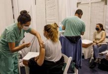 Πάνω από 30 εκατ. Βρετανοί έλαβαν την 1η δόση εμβολίου κατά Covid-19