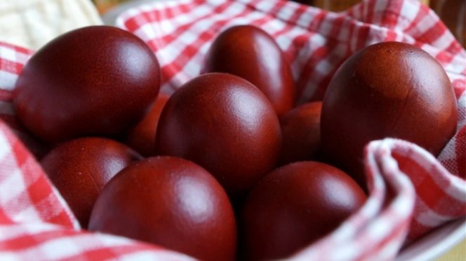 red_easter_eggs kokkina avga